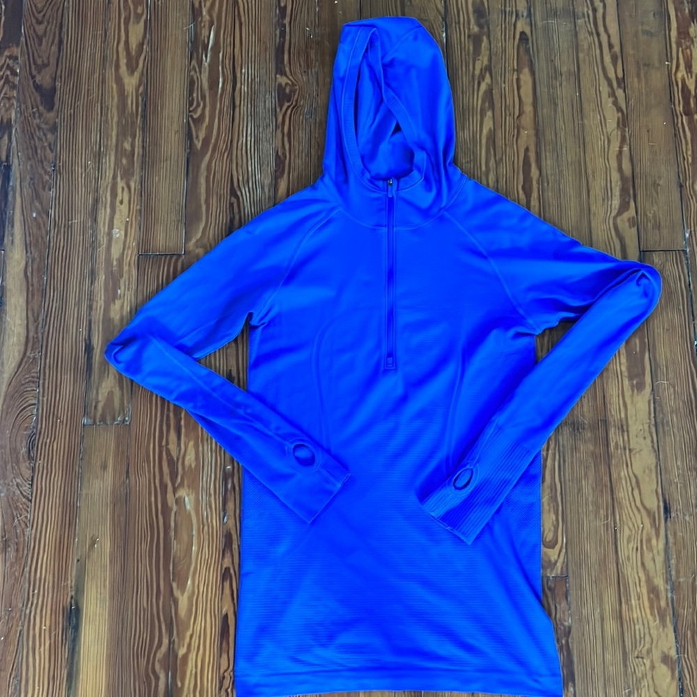 Sz 8 Hooded Lululemon  1/4 zip Swiftly